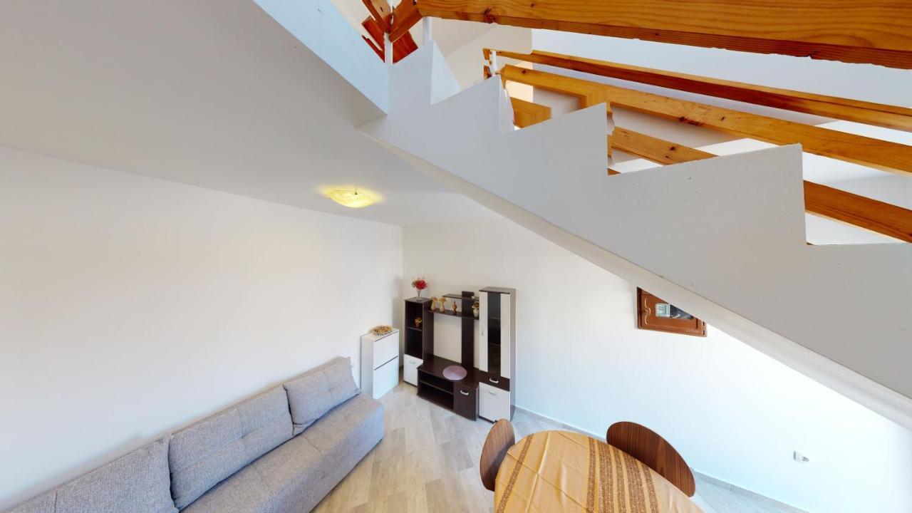 Apartments Riva Metajna Kültér fotó