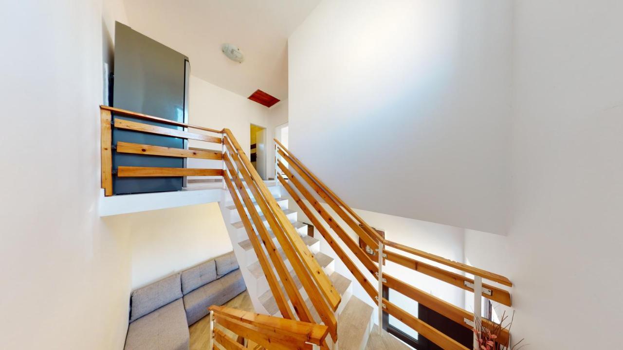 Apartments Riva Metajna Kültér fotó
